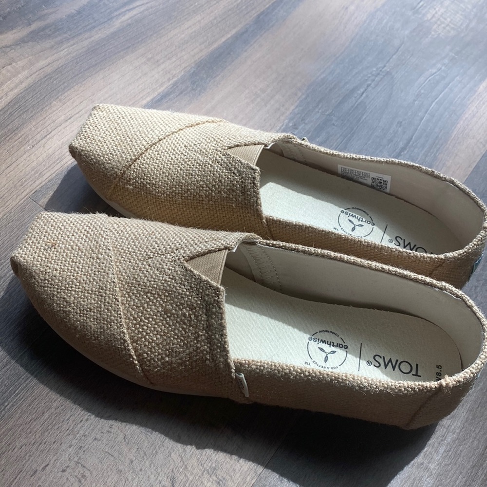 Toms slip on